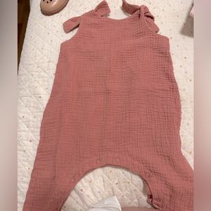 12-18 months organic cotton romper. Ties at the top. Snaps between legs.